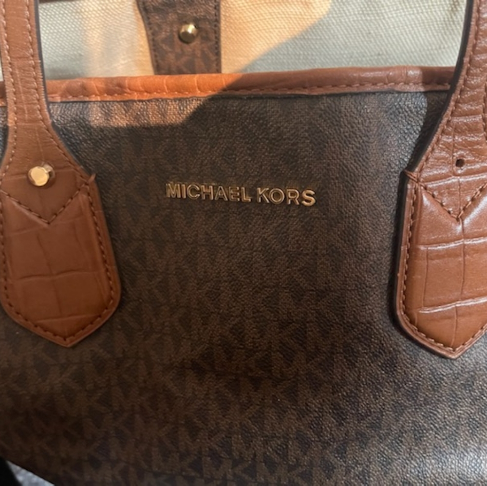 Michael Kors Purse/ Wallet